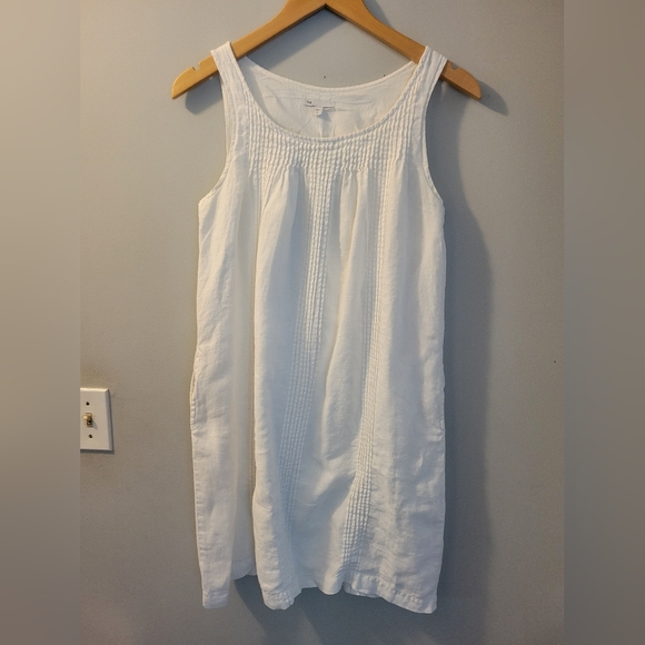 GAP Dresses & Skirts - GAP White Sleeveless Pintuck Cotton Shift Dress